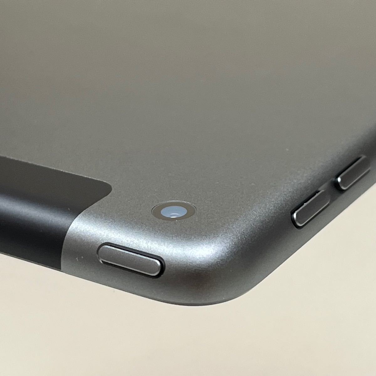 新品同様 iPad 第9世代 256GB Wi-Fi Cellular スペースグレーイ MK4E3J