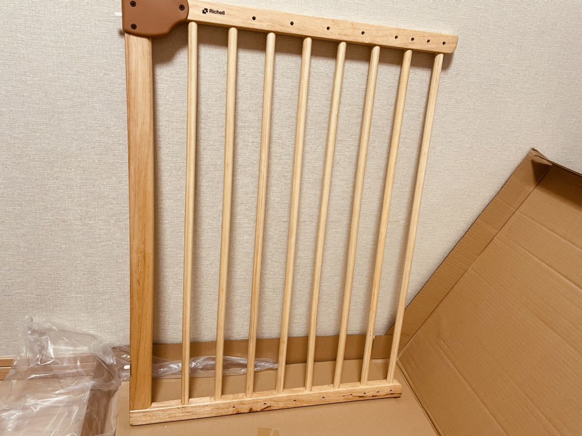 お取り寄せ】 リッチェル スヌーピー ベビーゲート2 Richell breezere.com