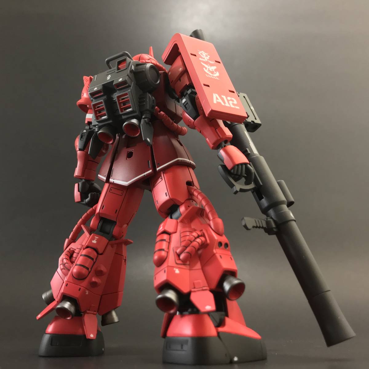 HG 1/144 シャア専用高機動型ザクⅡ MS-06R-1A 塗装済完成品 機動戦士