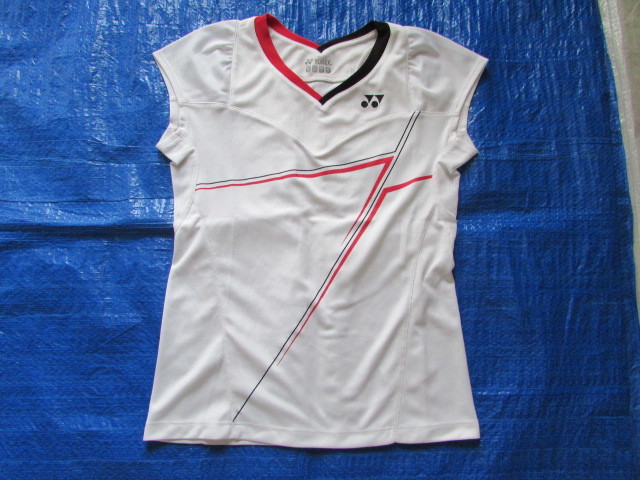 レディース Sサイズ yonex 半袖 Tシャツ USED ゲームシャツ ホワイト系 ヨネックス 1～2分袖です_画像1