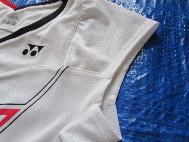 レディース Sサイズ yonex 半袖 Tシャツ USED ゲームシャツ ホワイト系 ヨネックス 1～2分袖です_画像4
