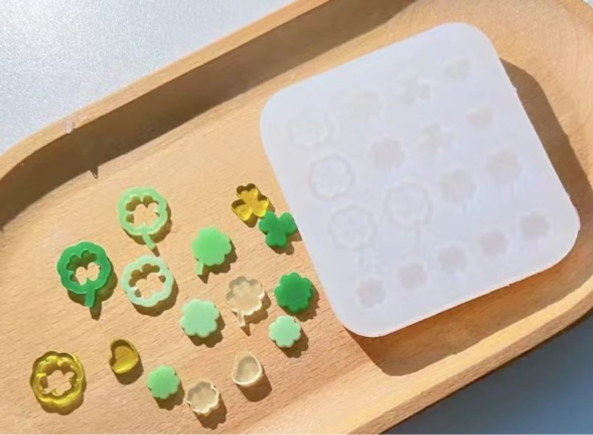 秀逸 シャカシャカキーホルダー 四つ葉のクローバー シェイカー