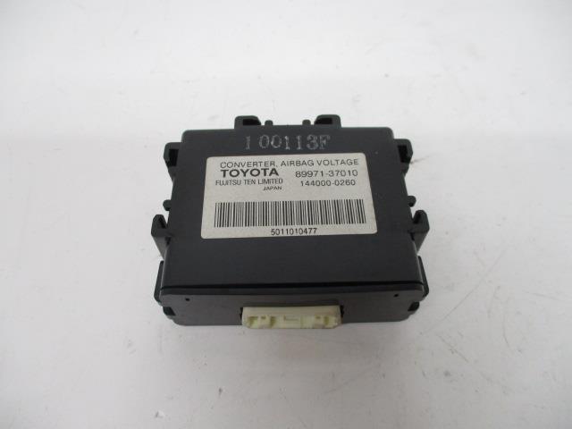 ダイナ XZU508V (3) エアーバックボルテージコンバーター89971-37010 160927 4161_画像1