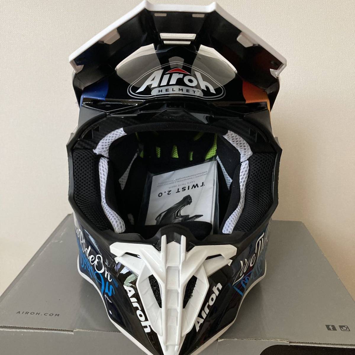 Airoh twist 2.0 ヘルメット　サイズXL