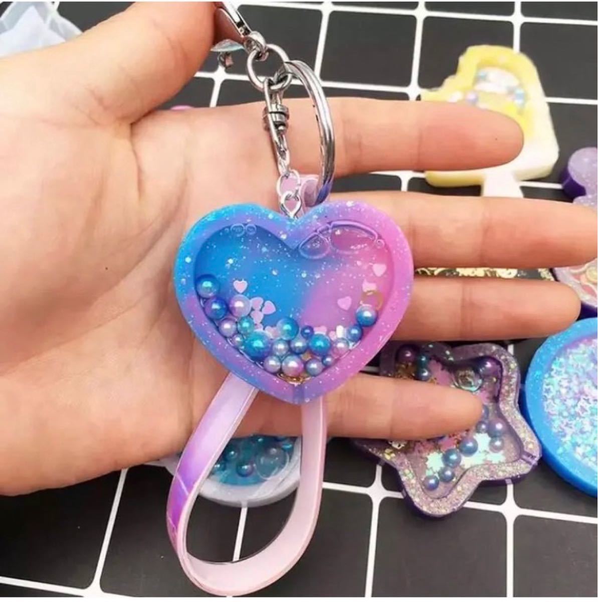 国内外の人気が集結 レジン シェイカーキーホルダー ハンドメイド
