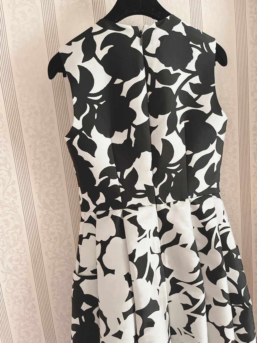 最終値下げ☆ラストセール☆極美品 CAROLINA HERRERA キャロリーナへ