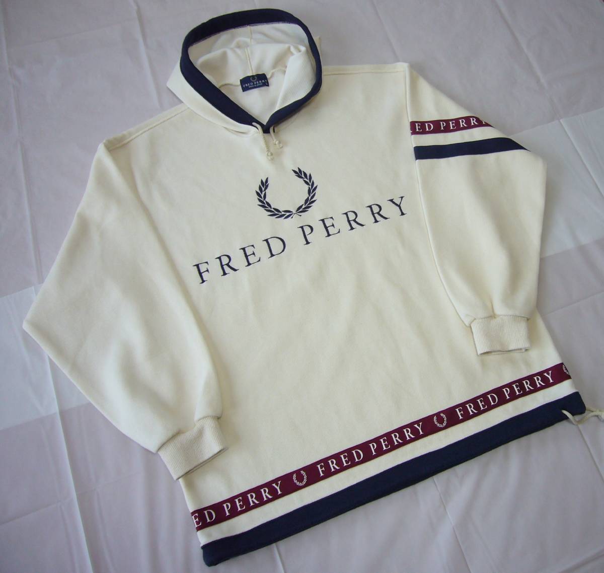 FRED PERRY フレッドペリー パーカー プルオーバー 刺繍ロゴ 長袖