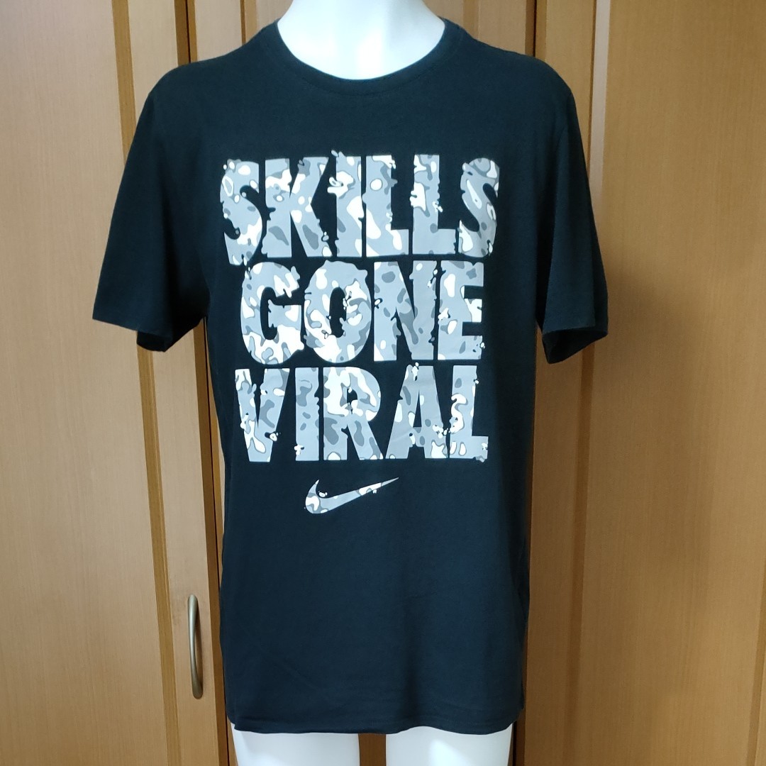 ナイキ半袖TシャツM　黒　溶け出すカモフラ迷彩スウォッシュ英字プリン卜　NIKE SKILLS GONE VIRAL　