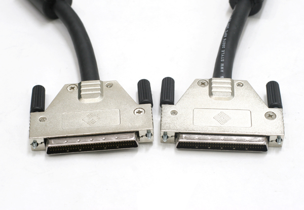 Sun X1139A SCSI cable 530-2384-01 DB68 - DB68 2m