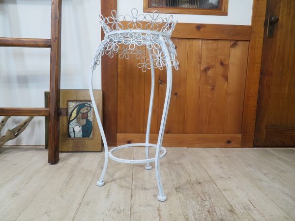 [USED/ cleaning settled ] photographing Studio . is used ... iron planter stand for searching = gardening / stand for flower vase / flower stand /C0731