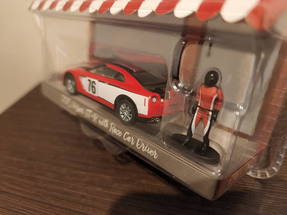 グリーンライト 2015 日産 GT-R R35 with Race Car Driver The HOBBY SHOP Series1 1/64_画像4