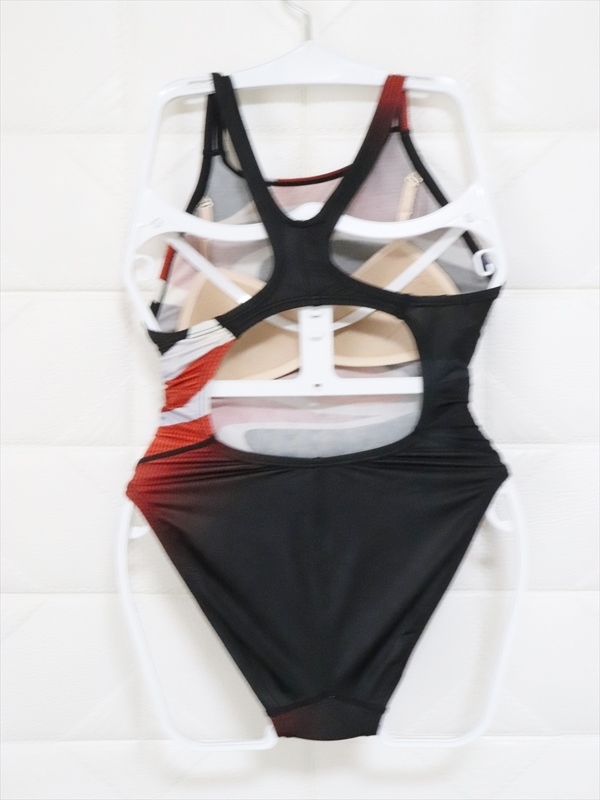 speedo スピード ウロコ 女性用 競泳水着 L 黒/赤 の商品詳細