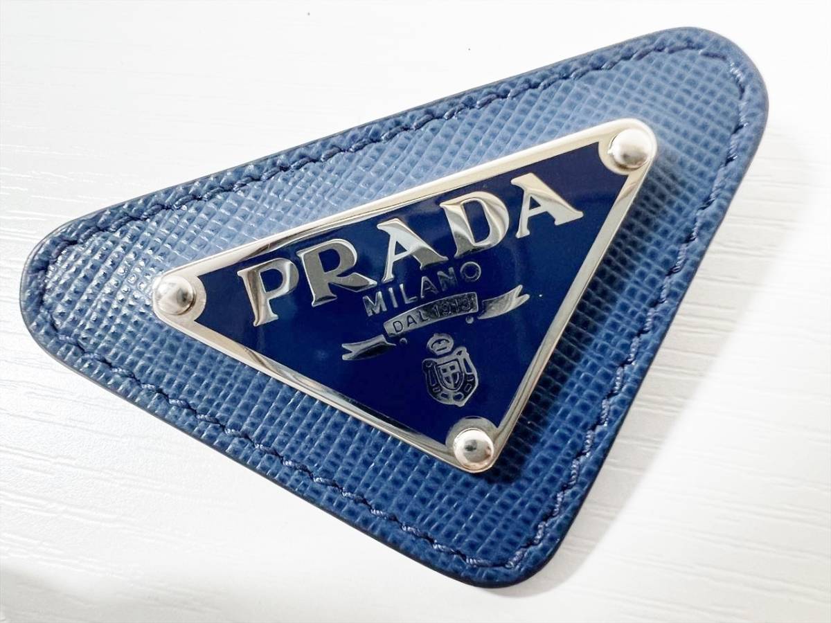 PRADA バッジ ブローチパーツ 値段交渉可能 - その他