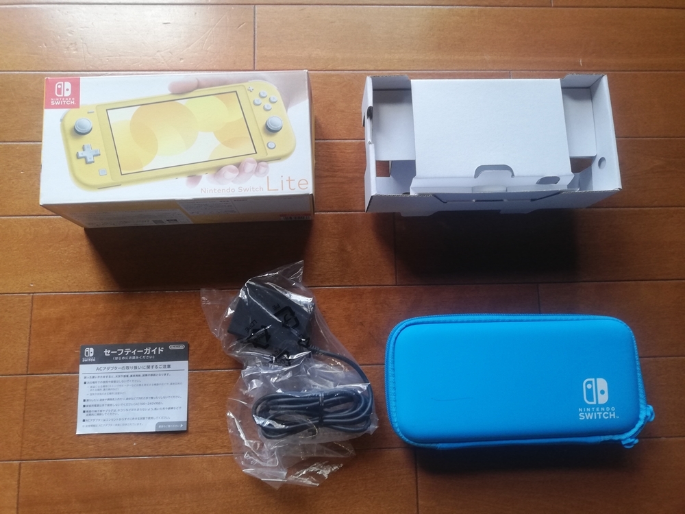 【送料無料】任天堂 スイッチライト イエロー Nintendo Switch lite　ACアダプター&カバーケース付き_画像3