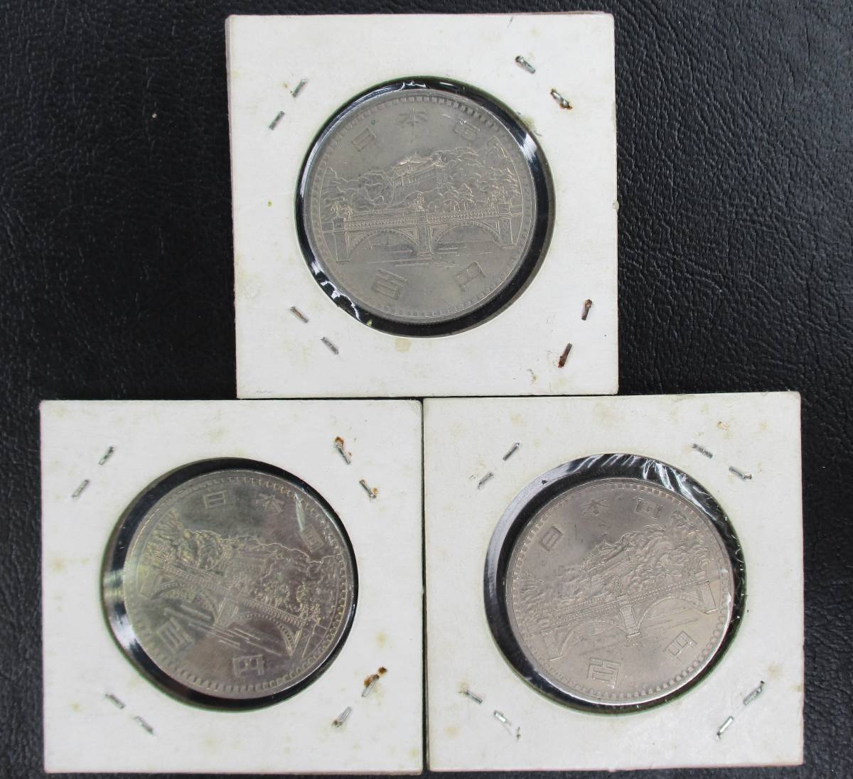 M-483　昭和天皇御即位50年記念　100円白銅貨幣　硬貨　3枚　未使用品_画像1