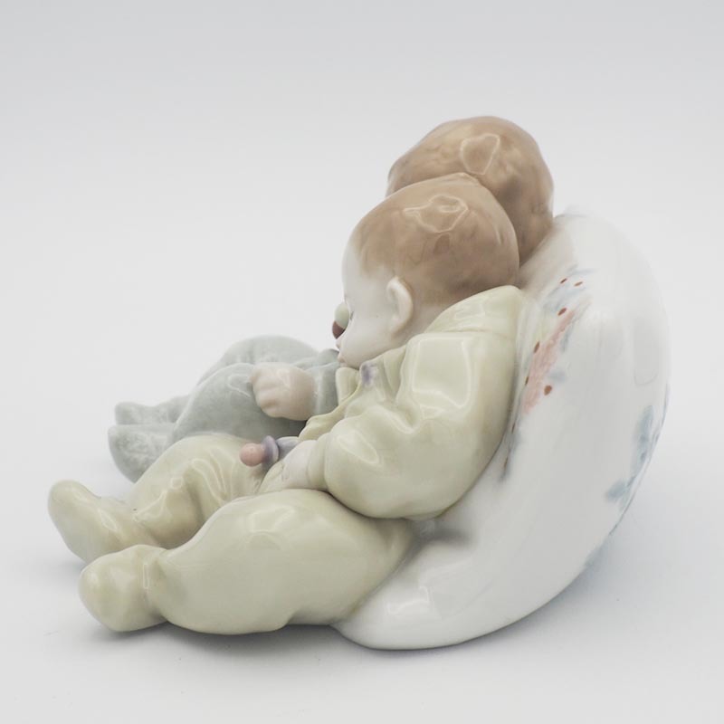 廃盤】 リヤドロ LLADRO No 5772 赤ちゃんの夢 LITTLE DREAMERS 廃盤】 リヤドロ LLADRO No 5772 赤ちゃんの夢 LITTLE DREAMERS