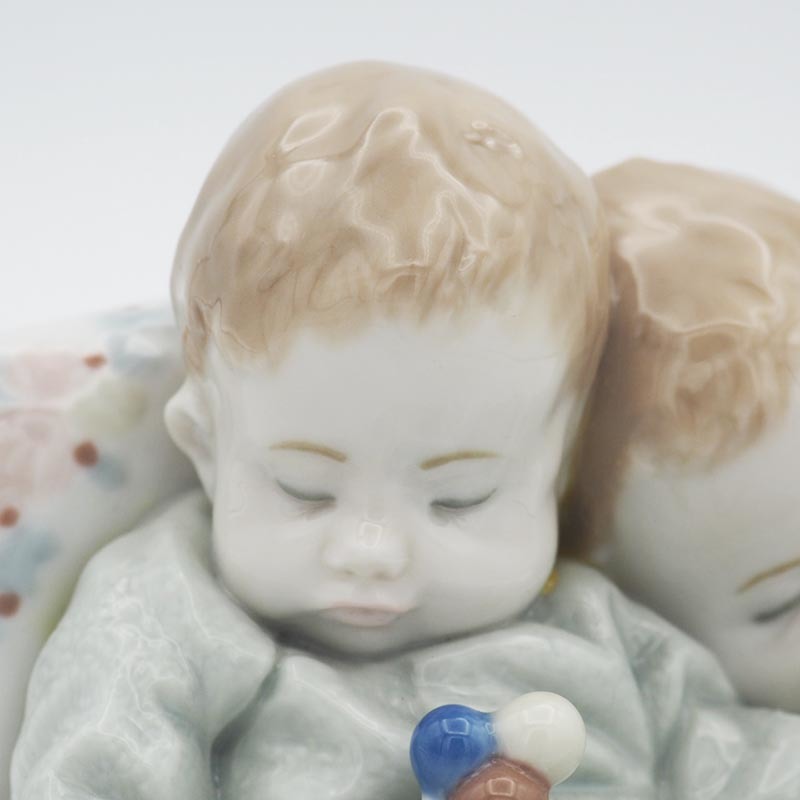 廃盤】 リヤドロ LLADRO No 5772 赤ちゃんの夢 LITTLE DREAMERS 廃盤】 リヤドロ LLADRO No 5772 赤ちゃんの夢 LITTLE DREAMERS