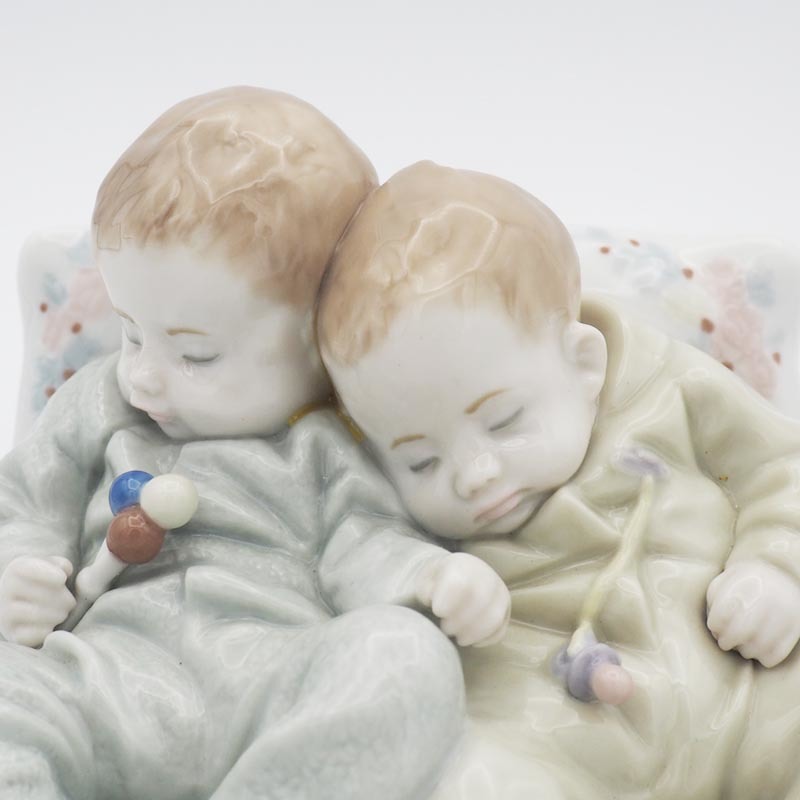 廃盤】 リヤドロ LLADRO No 5772 赤ちゃんの夢 LITTLE DREAMERS 廃盤】 リヤドロ LLADRO No 5772 赤ちゃんの夢 LITTLE DREAMERS