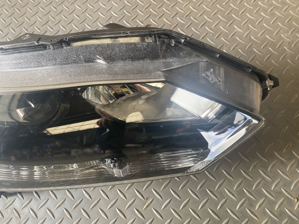 ホンダ ヴェゼル 純正 右 ヘッドライト KOITO 100-62164 RU3 RU4 LED