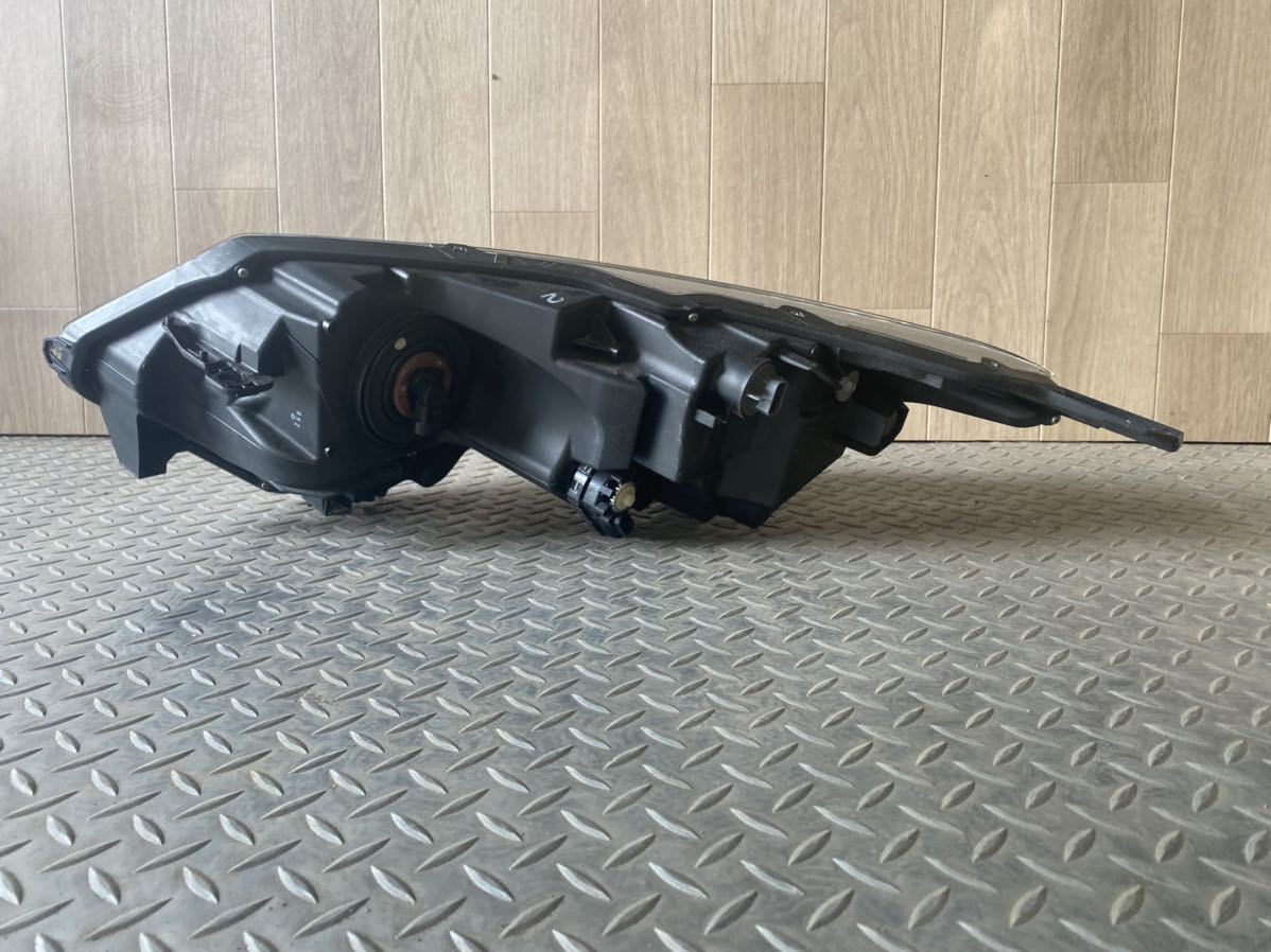 ホンダ ヴェゼル 純正 右 ヘッドライト KOITO 100-62164 RU3 RU4 LED