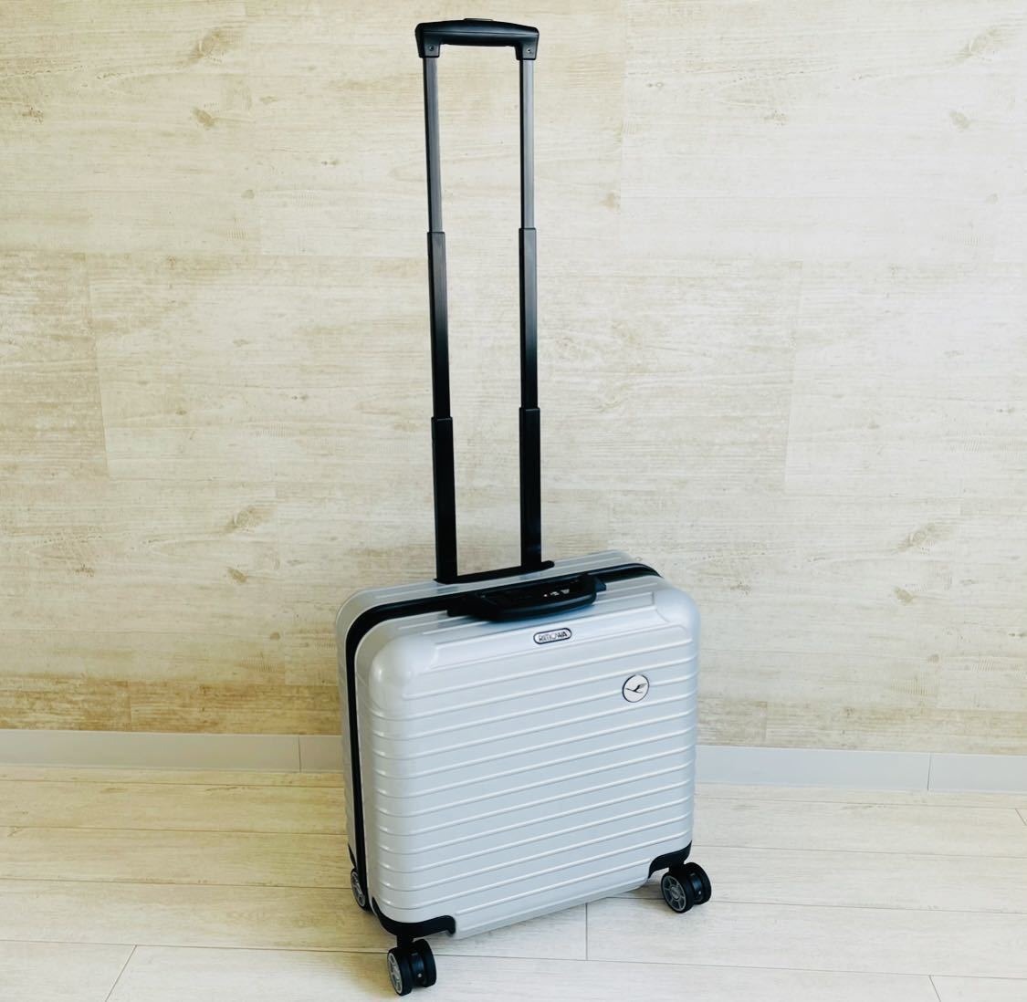 ★ドイツ限定!未使用◆リモワ RIMOWA ルフトランザ航空コラボ サルサエアー ビジネストローリー 27L シルバー 四輪 TSAロック 機内持込可能_画像2