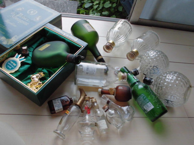15本空瓶ボトルコレクションガラス酒瓶アンティーク昭和レトロ硝子ビン神の河スコッチミニチュアボトルブランデーウイスキーまとめて大量_画像6