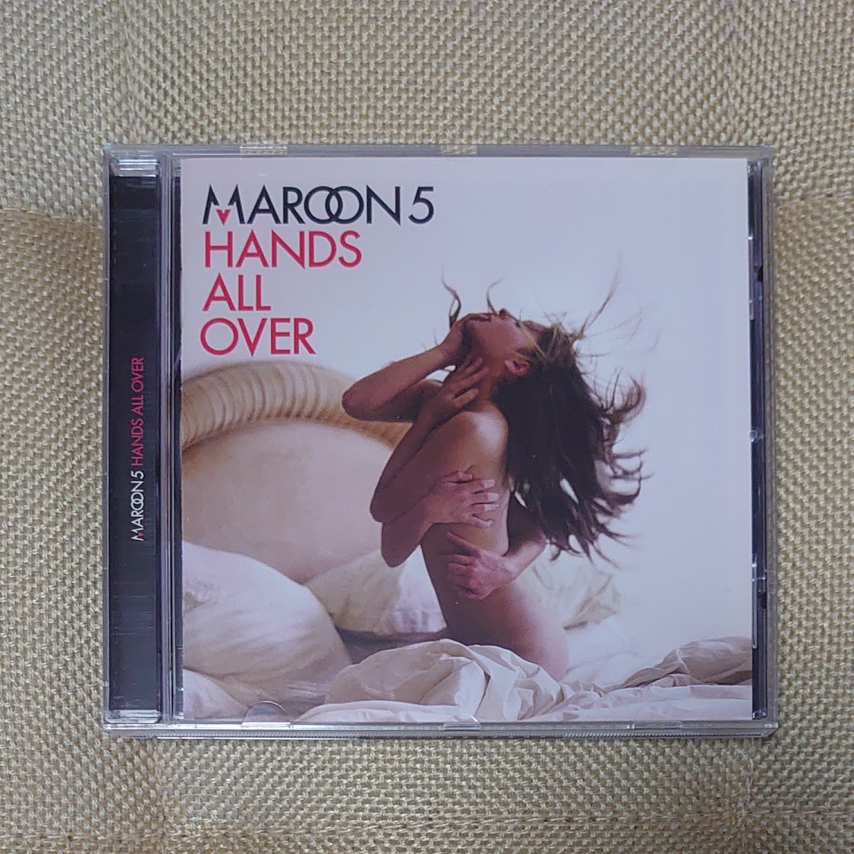 Hands All Over : Revised International Standard Version/ Maroon 5