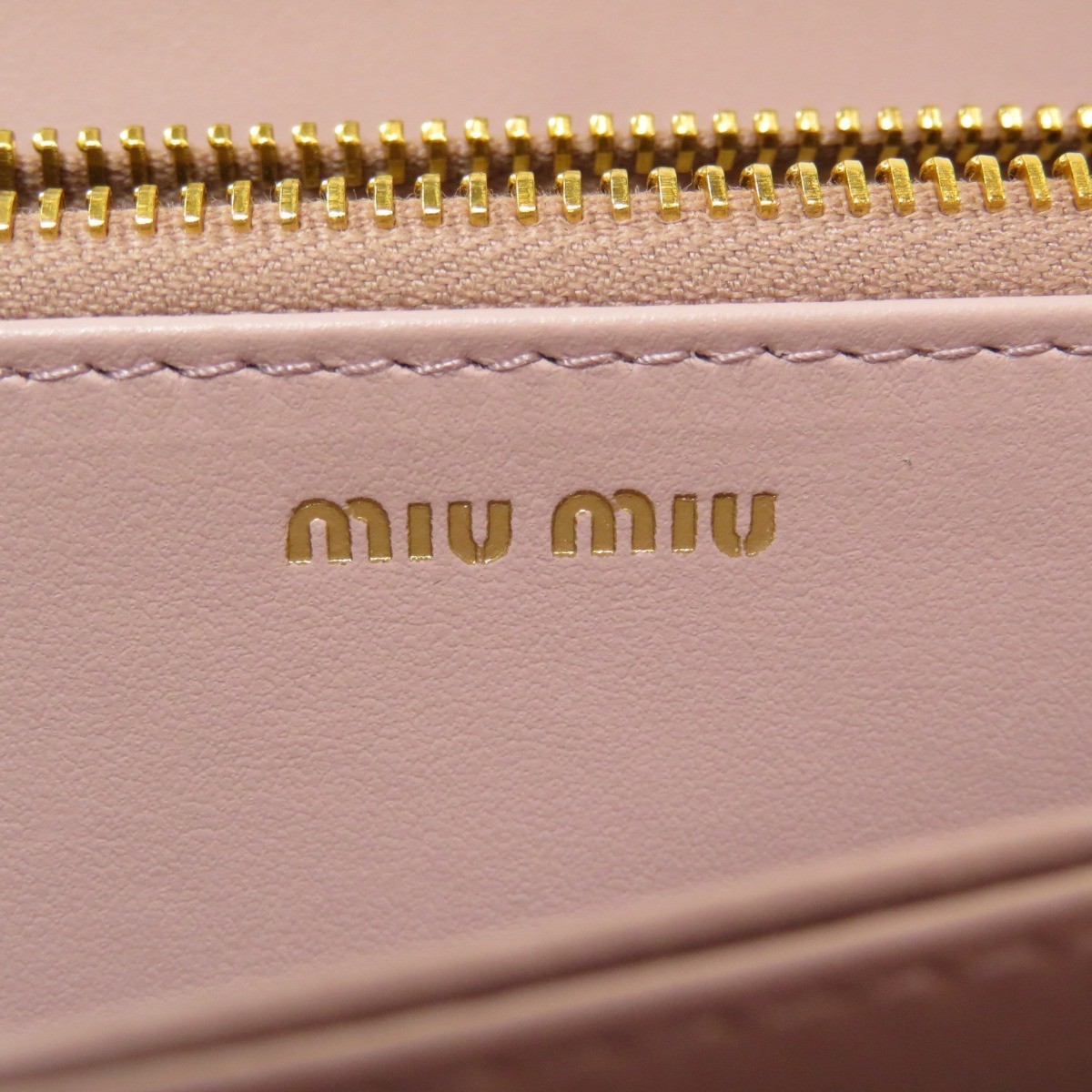 MIUMIU ミュウミュウ 5ML506 ロゴ キャットモチーフ ラウンド