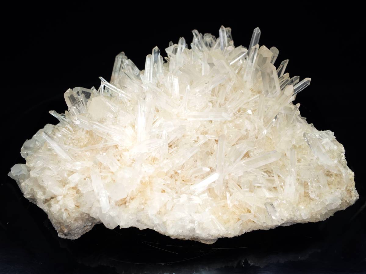 【鉱石】 マニカラン産 ヒマラヤ水晶クラスター 重量：8.0kg ● 高さ：14cm 横幅：37cm パワーストーン 2206055