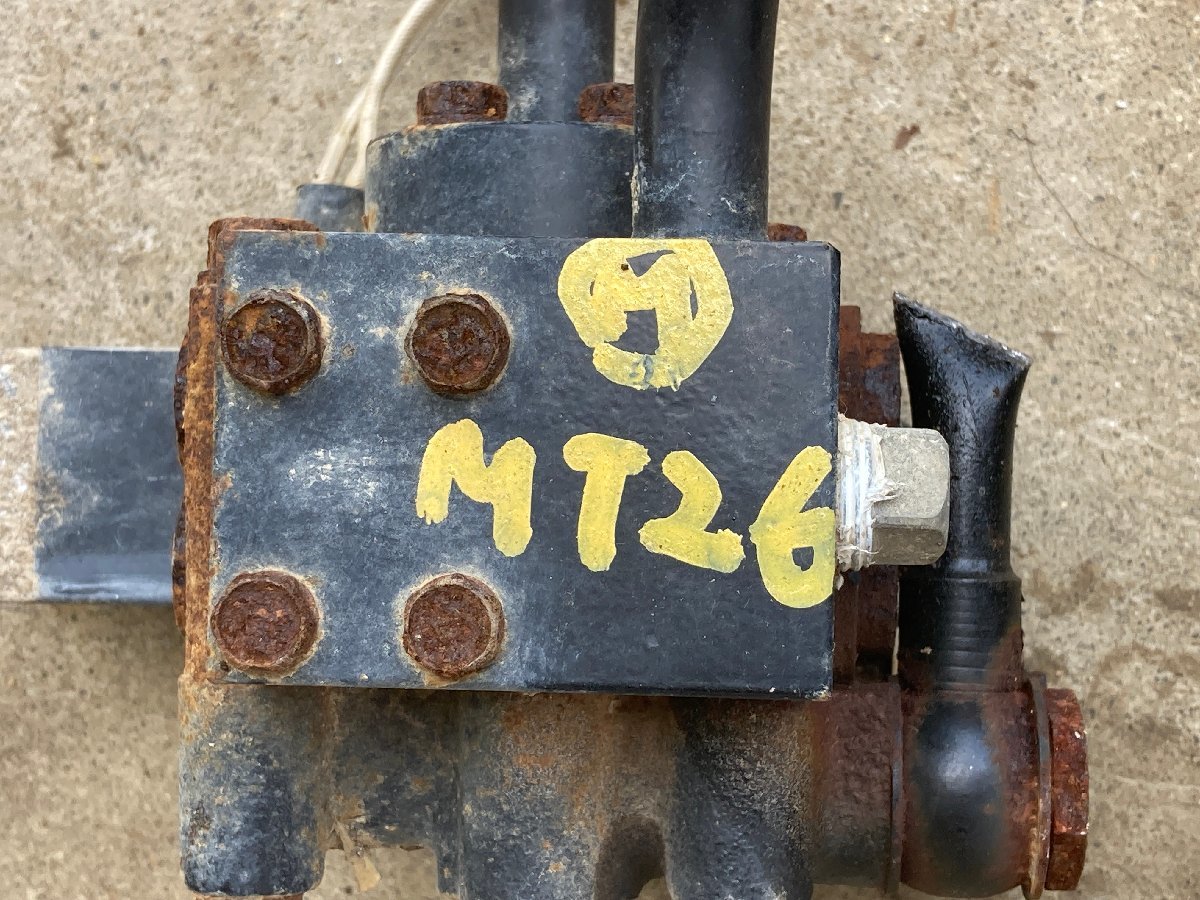 【滋賀発】 トラクター　三菱　MT26 油圧バルブ - 1