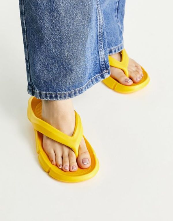 トップショップ サンダル シューズ Topshop Pax toe post slider sandal in yellow_画像2