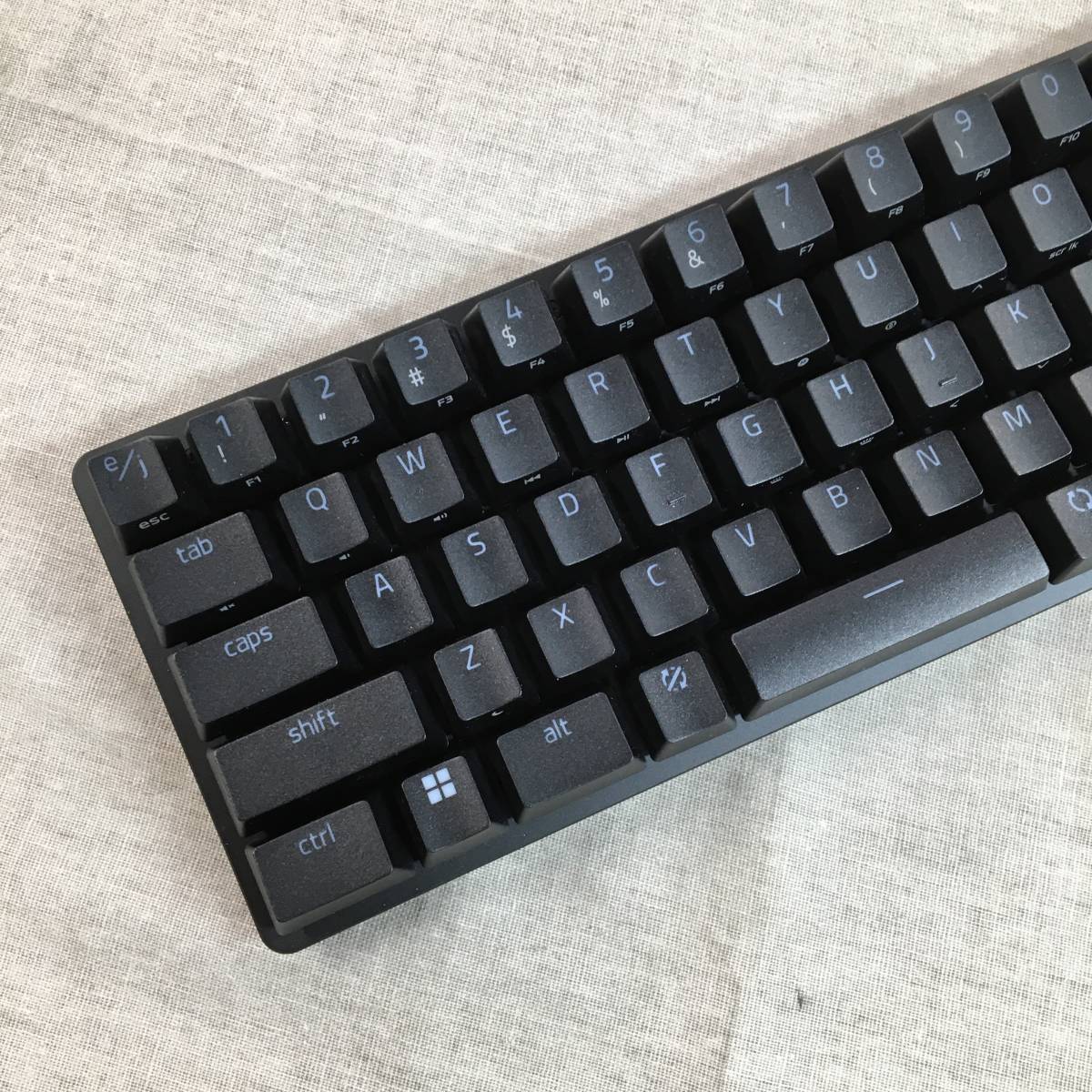 現状品　Razer Huntsman Mini JP 小型 ゲーミングキーボード テンキーレス RZ03-03390800-R3J1_画像4