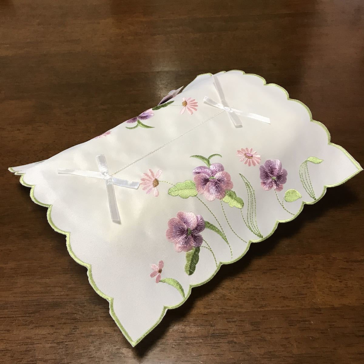 新品 ティッシュボックスカバー 1858 クリックポスト 刺繍 花柄 初売り 刺繍 新品 ティッシュボックスカバー 1858 クリックポスト 刺繍 花柄 初売り 刺繍