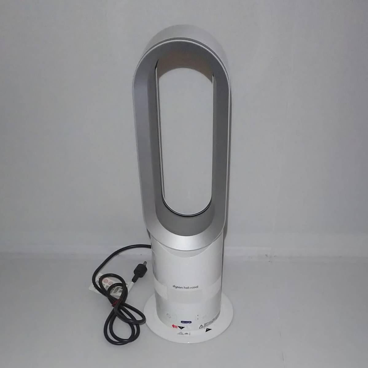 PayPayフリマ|【極美品】2017年製 羽根のない扇風機 Dyson ダイソン Hot+Cool ホットクール AM05 ホワイト/シルバー PayPayフリマ|【極美品】2017年製 羽根のない扇風機 Dyson ダイソン Hot+Cool ホットクール AM05 ホワイト/シルバー