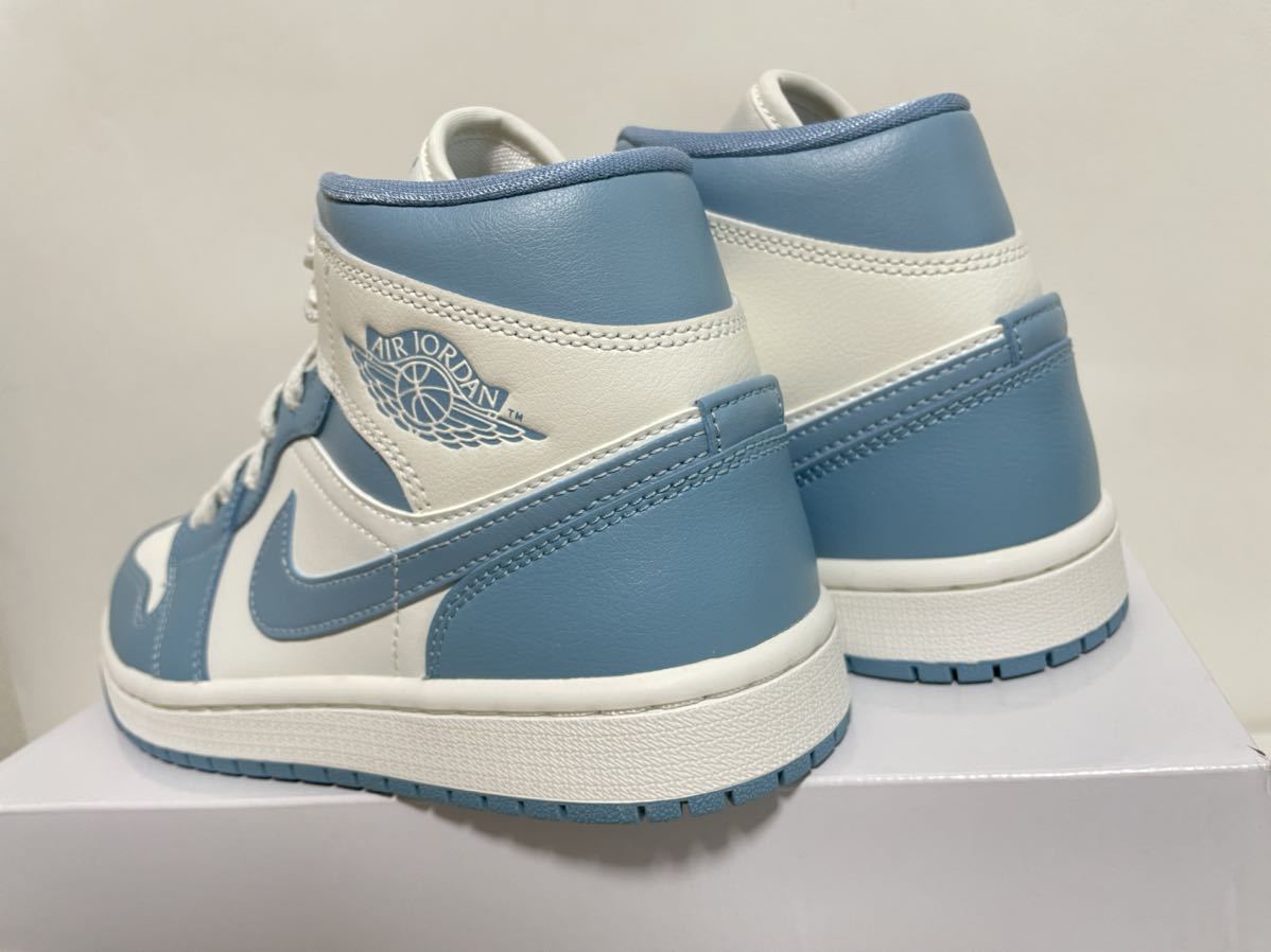 [ free shipping ][ new goods ]wi men's 27.5.NIKE WMNS AIR JORDAN 1 MID Nike wi men's air Jordan 1 mid white / blue UNC