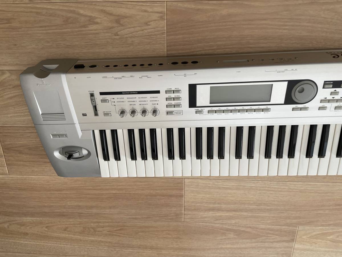 ヤフオク! - KORG TRITON Le 61鍵 シンセサイザー キー...