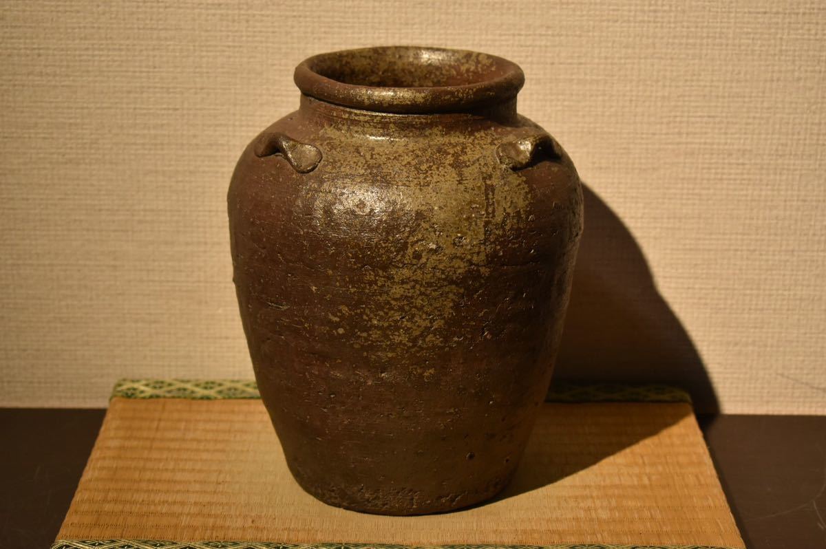 赤子に母乳を与える母親の埴輪(60年ほど前購入の希少性高い