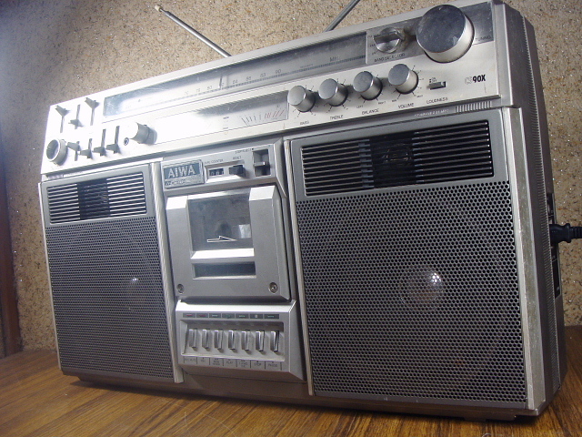 ◆AM・FM 放送 OK◆昔のソニーグループ AIWA デカイ!重い!メタルテープ対応 ラジカセ CS-90X◆テープ部動作セズ→ジヤンク◆