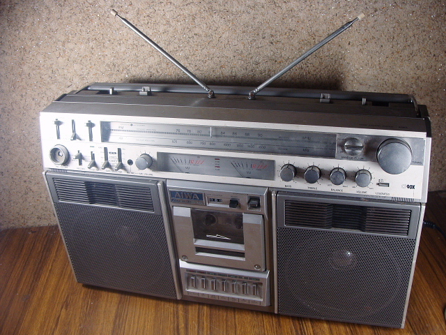 ◆AM・FM 放送 OK◆昔のソニーグループ AIWA デカイ!重い!メタルテープ対応 ラジカセ CS-90X◆テープ部動作セズ→ジヤンク◆ 2