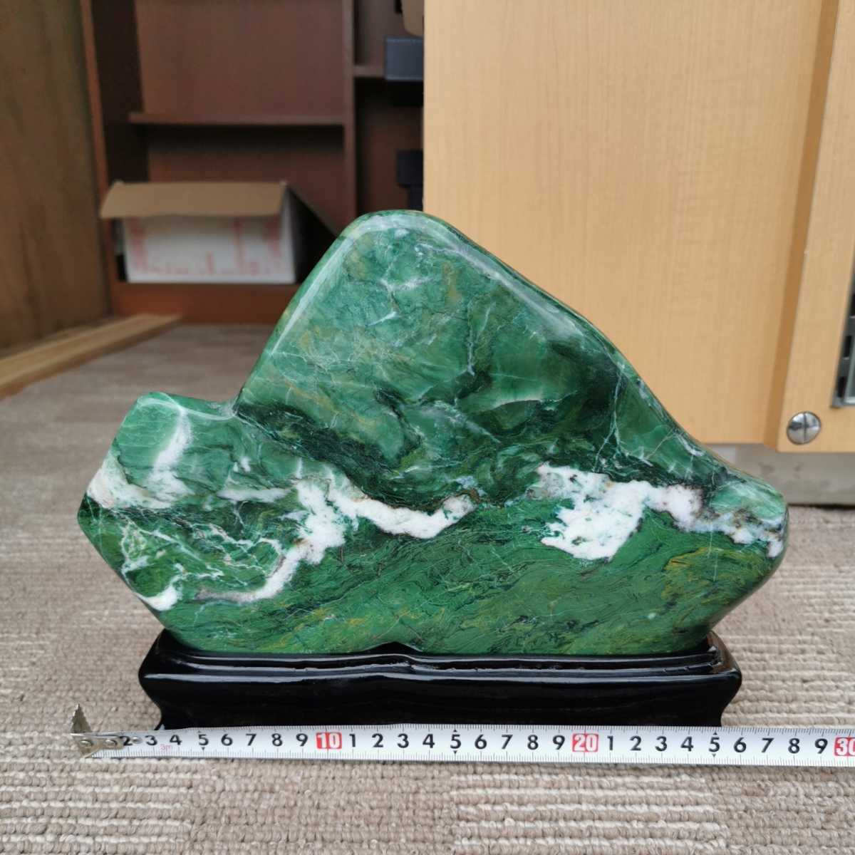 ナミビア翡翠2.4キロ 鑑賞石石置物オブジェインテリアパワーストーン