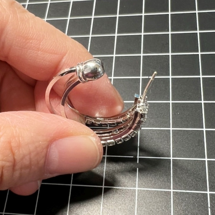 新品 高見え豪華キラキラジルコニア フープピアス ゴールド リング