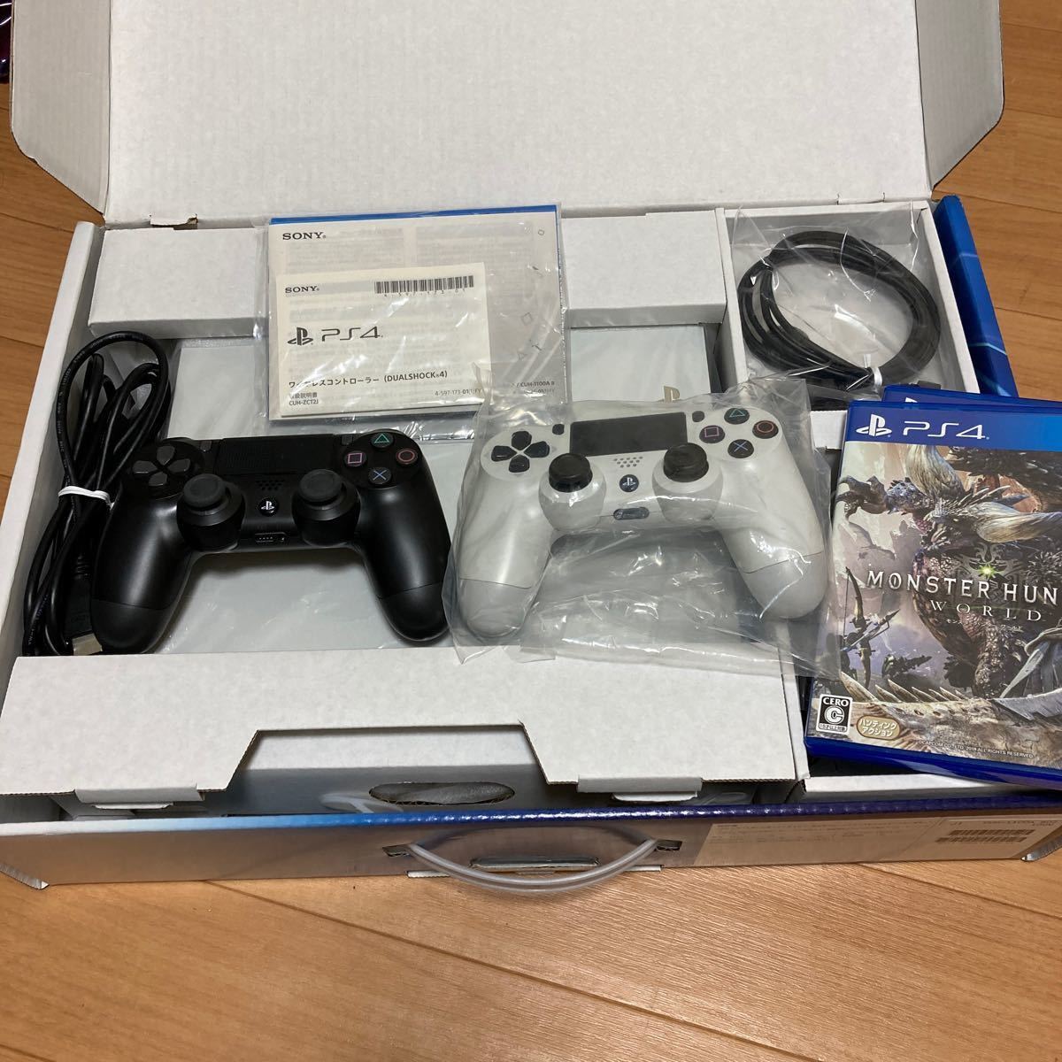 PayPayフリマ|PlayStation4 本体美品(コントローラー×2) ソフト×2本付 PayPayフリマ|PlayStation4 本体美品(コントローラー×2) ソフト×2本付