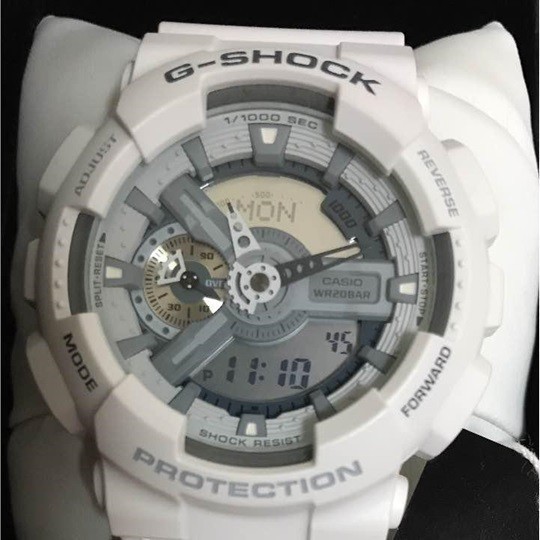 【カシオ】 ジーショック 新品 腕時計 ホワイト 未使用品 GA-110C-7AJF CASIO 男性 メンズ
