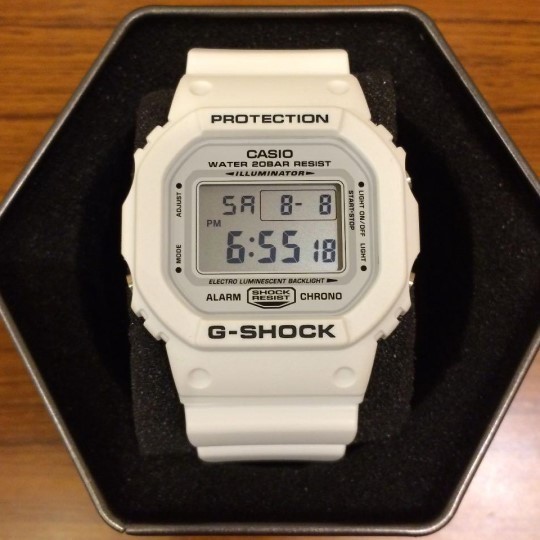 カシオ G-SHOCK 海外モデル 新品 マリーンホワイト DW-5600MW-7 男性 CASIO メンズ 未使用品 並行輸入品