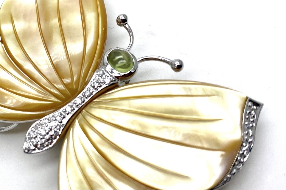 Peridot K18WG peridot diamond shell brooch . pen top No.47108