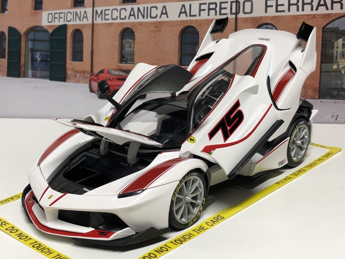 Burago signature 1/18 Ferrari FXX K #75 white Ferrari BBurago 