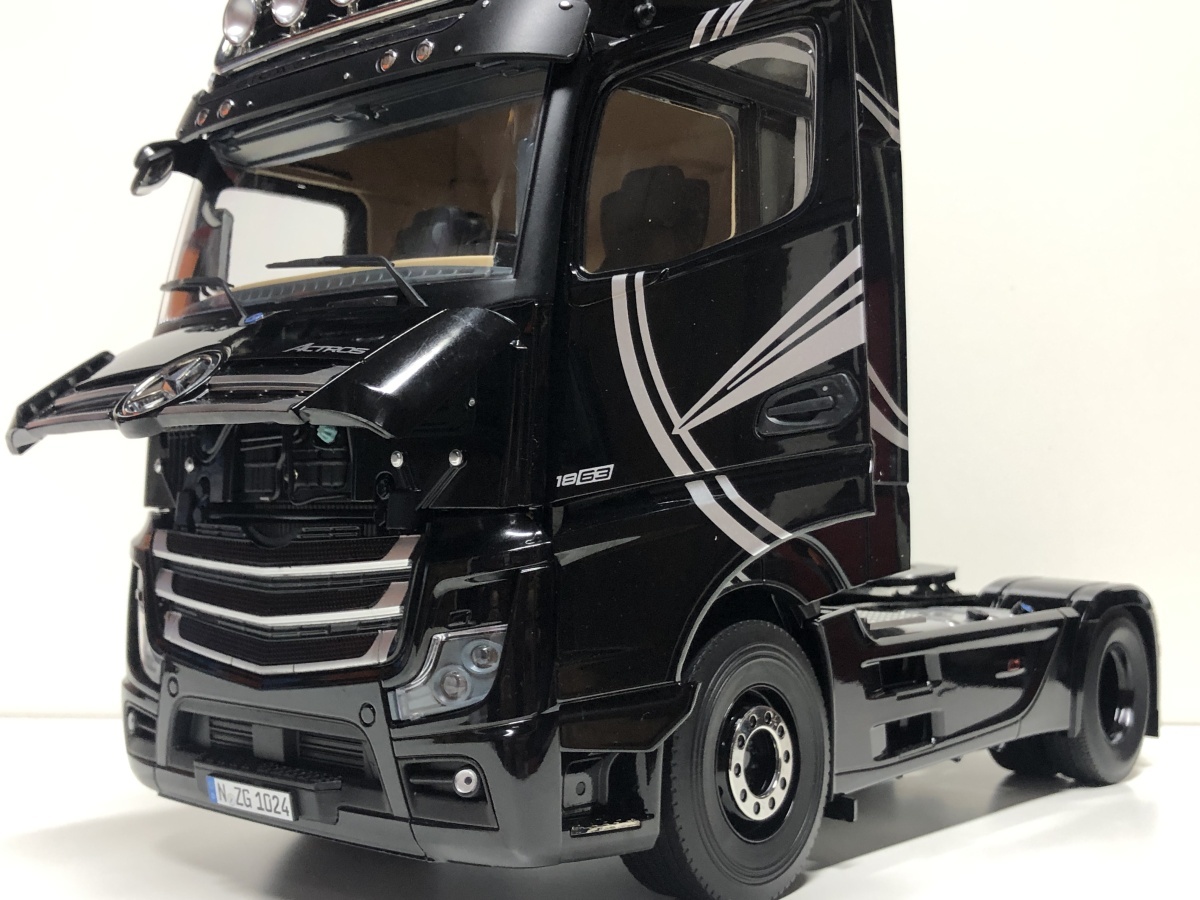 NZG 1/18 Mercedes Benz Actros Gigaspace 4x2 Black with logo メルセデス ベンツ アクトロス トレーラーヘッドの画像5