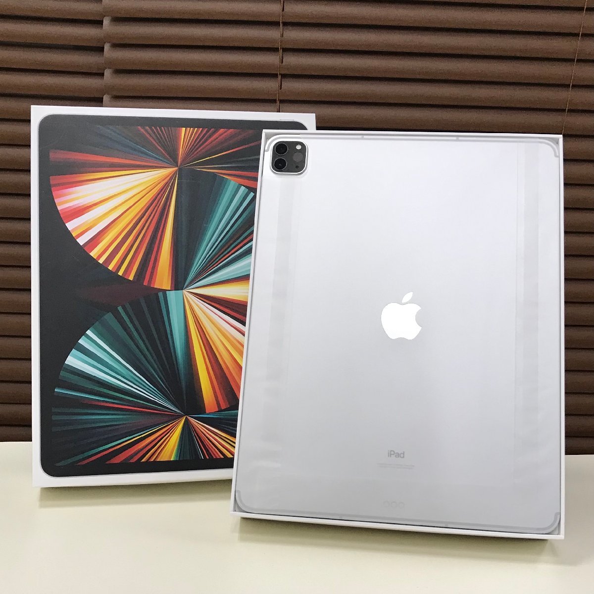 正規販売店品 Pro iPad 第5世代 silver Wi-Fi 128GB 12.9インチ タブレット