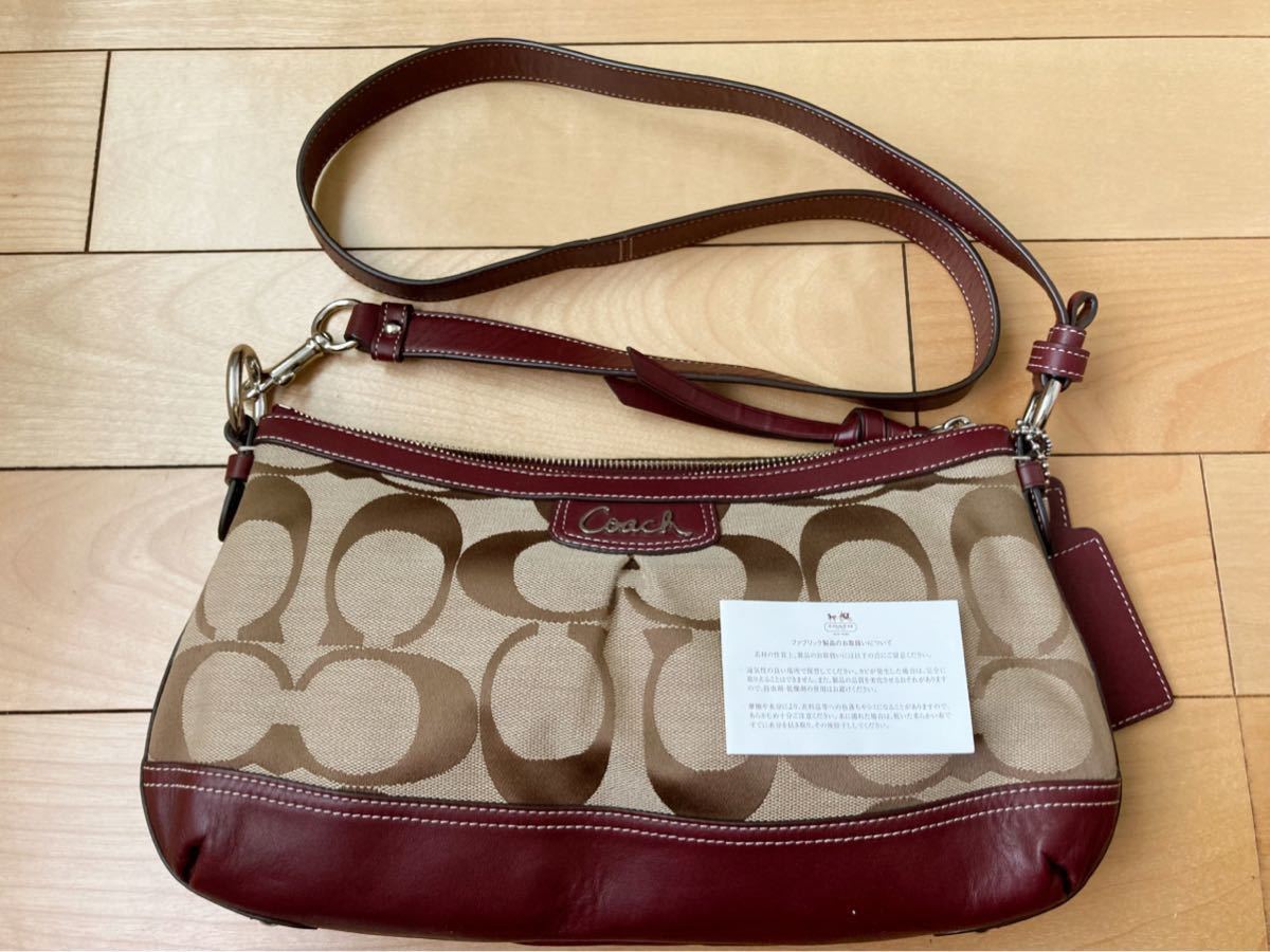激安大特価!バッグをすべてク 超美品 COACHコーチシグネチャーキャンバスショルダー