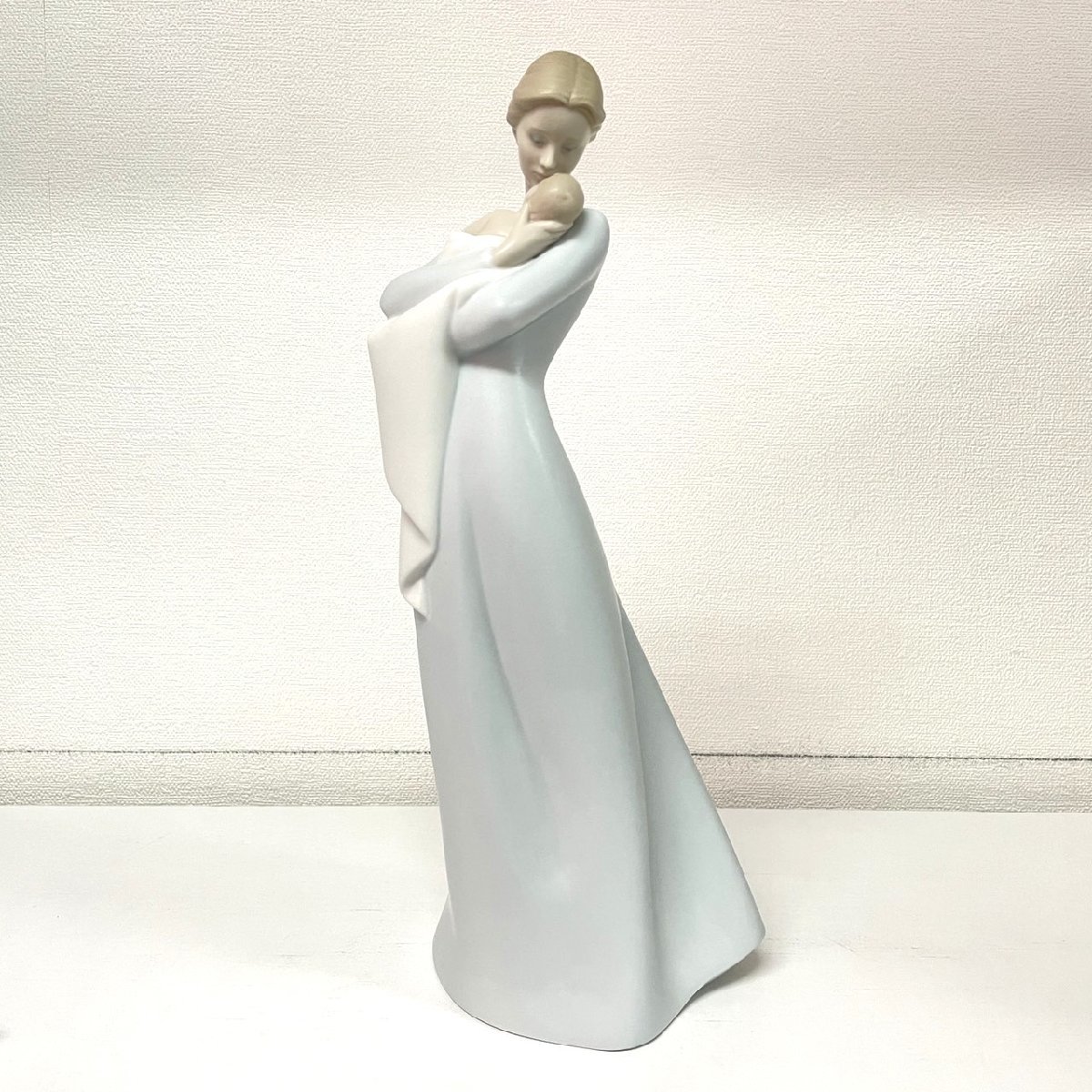 LLADRO リヤドロ 陶器人形 母の抱擁 01018218 美品 人形 陶器 LLADRO リヤドロ 陶器人形 母の抱擁 01018218 美品 人形 陶器